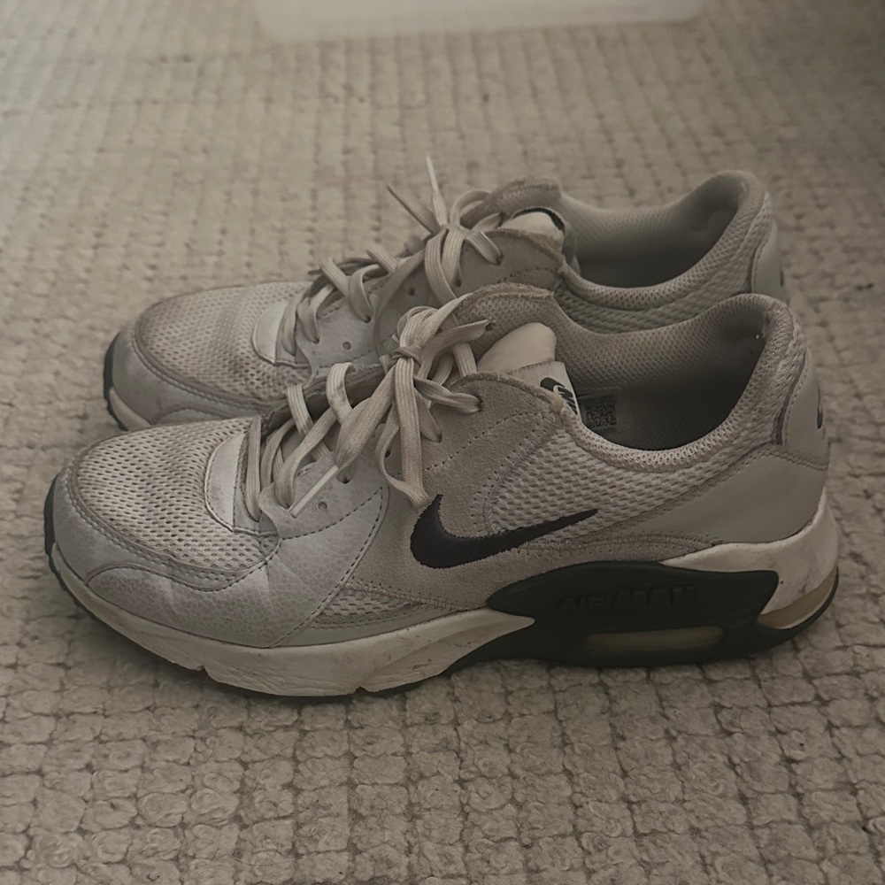 Nike Woman’s White/Black Athletic Sneakers
